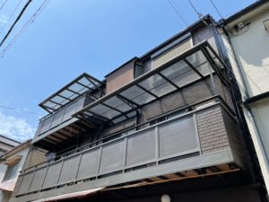 門真市T様 隣との狭い間での作業は大変だったと思いますが、本当にありがとうございました。