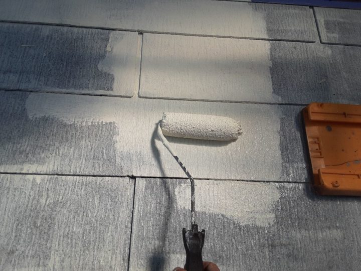 屋根塗装　下塗り2回目