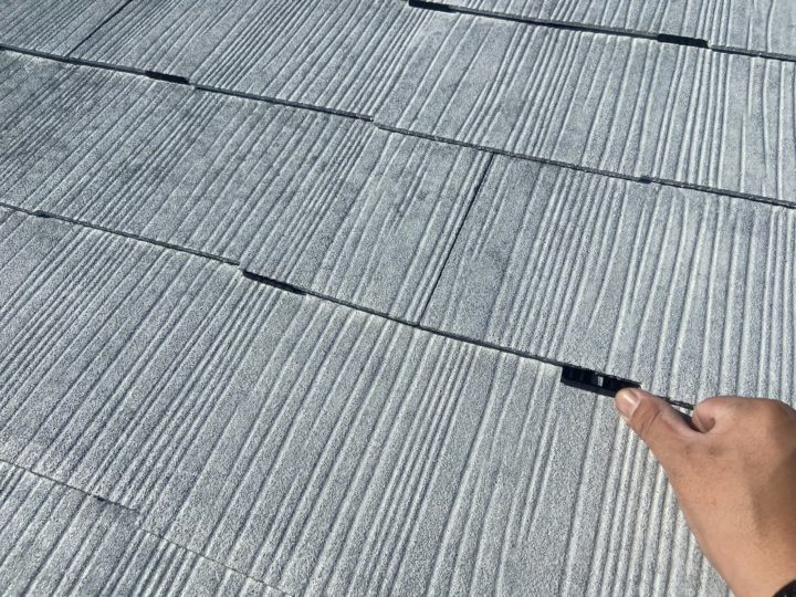 屋根塗装工事　タスペーサー挿入