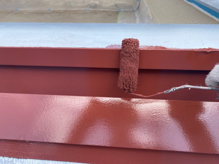 屋根塗装工事　軒板金　上塗り１回目