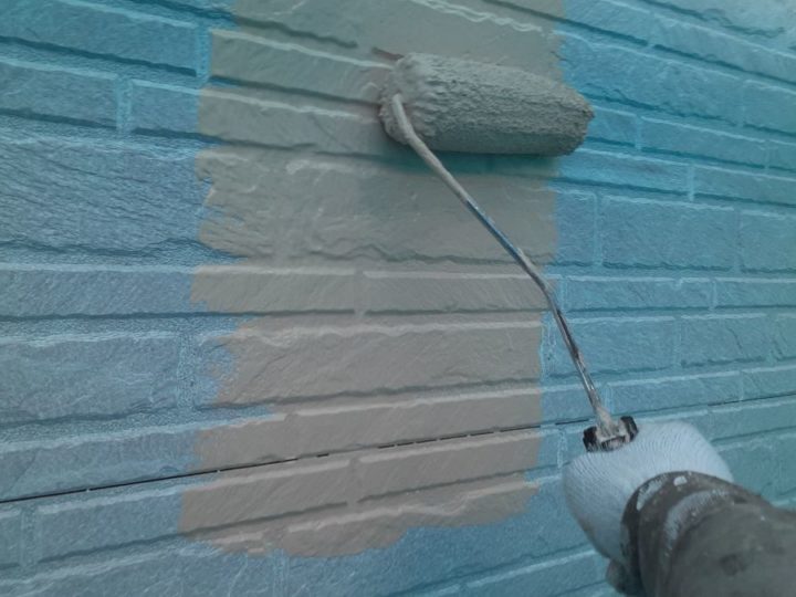 外壁塗装工事　中塗り