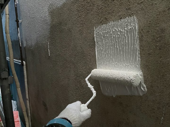 外壁塗装工事　下塗り2回目