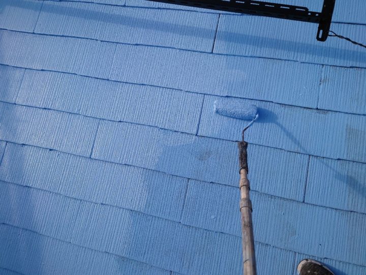 屋根塗装工事　上塗り