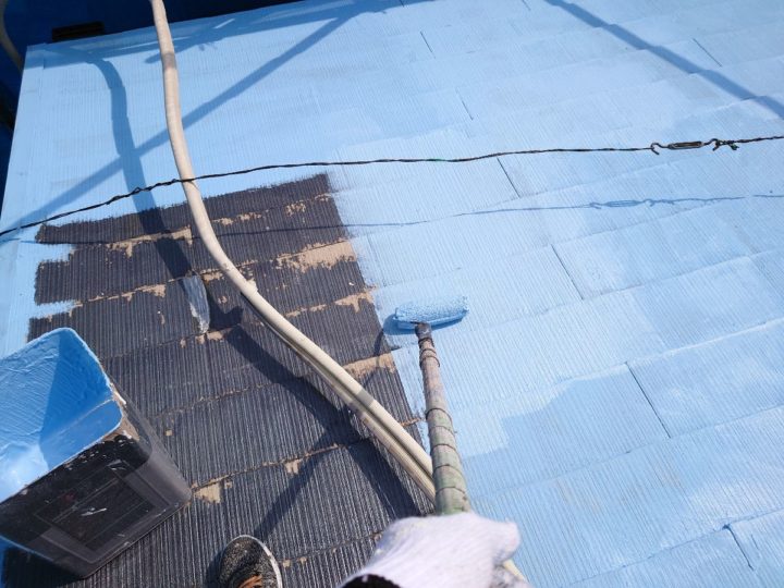 屋根塗装工事　中塗り