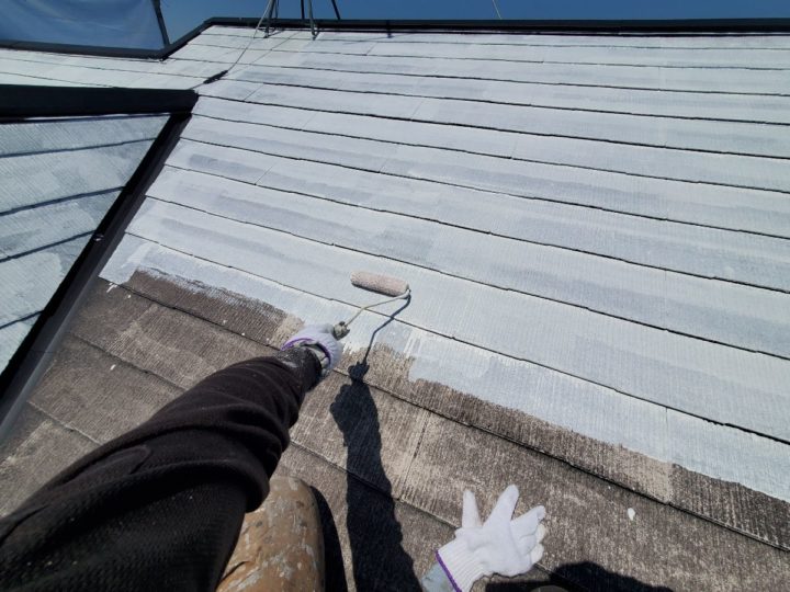 屋根塗装工事　下塗り