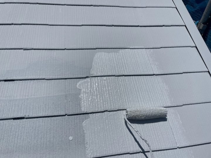 屋根塗装工事　上塗り2回目