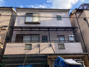 大東市N様　営業提案時において塗装メニューや色選びの際、とてもわかりやすく、特におすすめ頂いた屋根の遮熱塗料「ガイナ」は工事中から既に効果を実感できました。