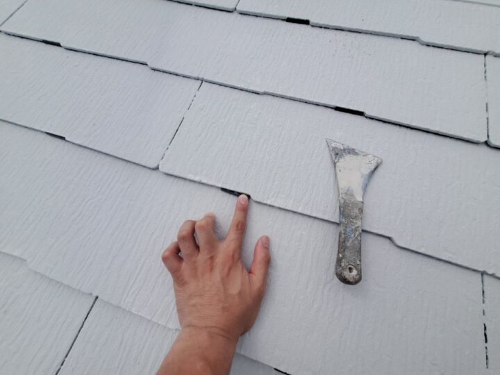 屋根塗装工事　タスペーサー挿入