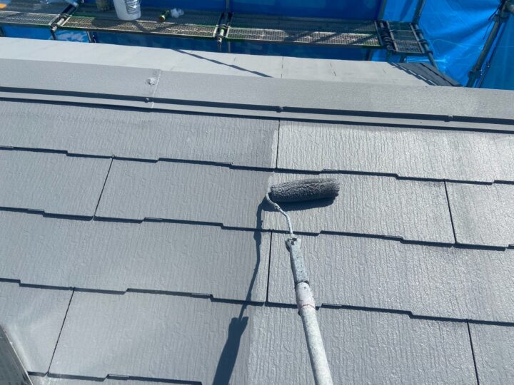 屋根塗装工事　上塗り2回目