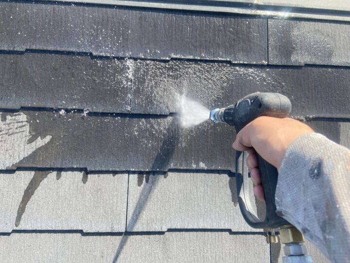 屋根塗装工事　高圧洗浄