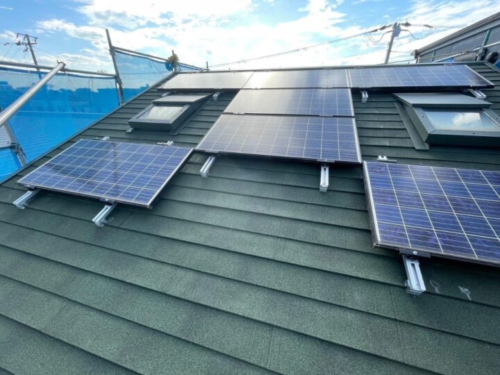 屋根葺き替え工事　ソーラーパネル設置