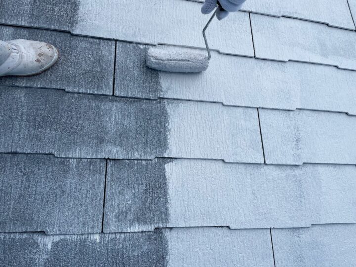 屋根塗装工事　上塗り１回目
