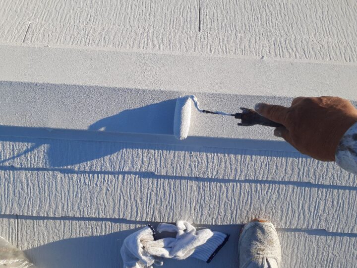 屋根塗装工事　棟板金　上塗り2回目