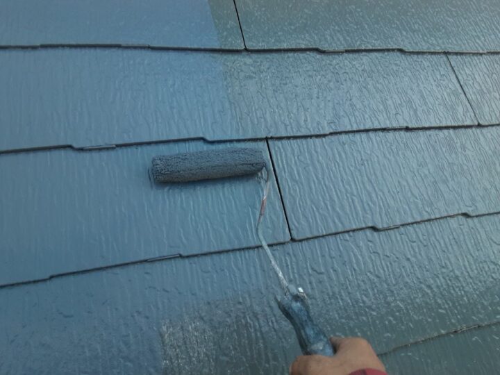 屋根塗装工事　上塗り
