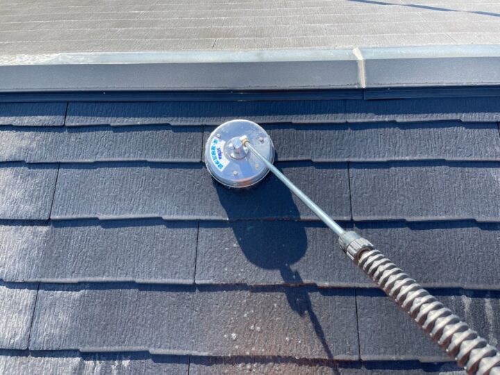 屋根塗装工事　高圧洗浄