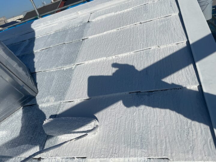 屋根塗装工事　棟板金　上塗り１回目