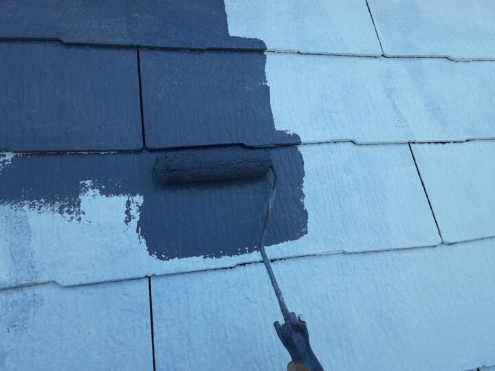 屋根塗装工事　中塗り