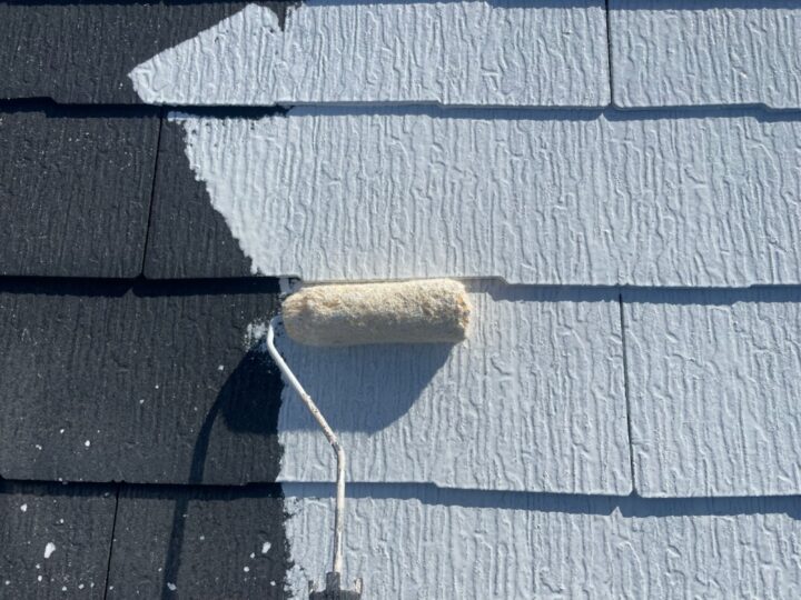 屋根塗装工事　下塗り